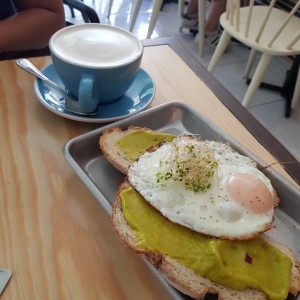 tostada aguacatada