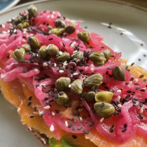 Tostada de salmon 