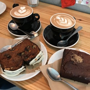 Candelilla y postres (cake de zanahoria y brownie)