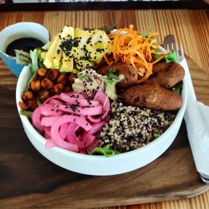 ensalada quinoa bowl