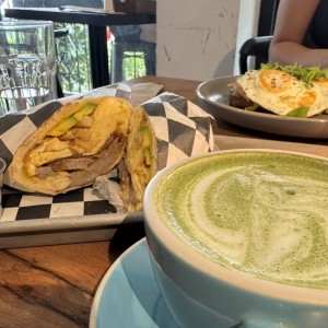 DESAYUNOS - Breakfast Burrito