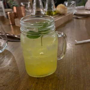 limonada con hierbabuena