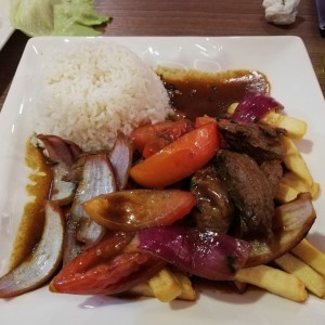 Lomo Saltado 