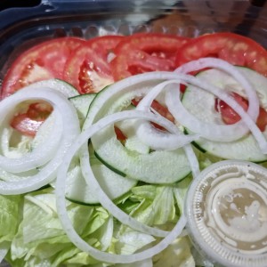 Ensalada de Lechuga, Tomate, Pepino y Cebolla