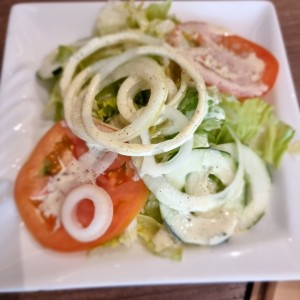 Ensalada de Lechuga, Tomate, Pepino y Cebolla