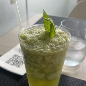 Limonada con yerbabuena 