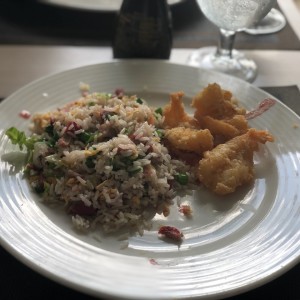 Arroz frito de Puerco con Camarones y Langostinos Sal y Pimienta