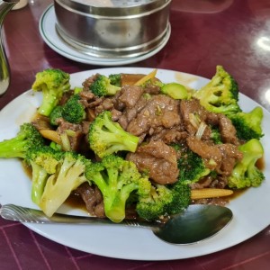 Carne con brocoli