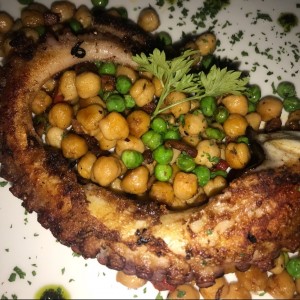 Pulpo con Garbanzos 