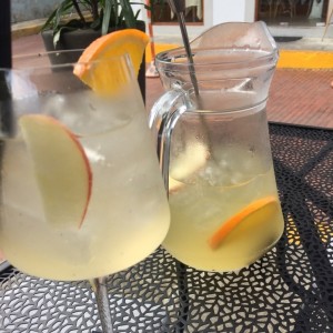 jarra de sangria blanca