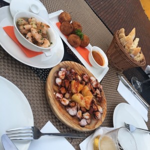 Pulpo , gambitas y croquetas ???