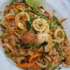 Pad thai de mariscos