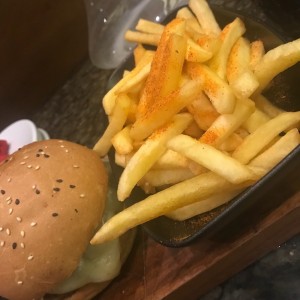 hamburguesa mano de tigre 