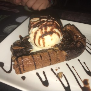 brownie con helado