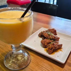 Margarita y Chilling thai wings