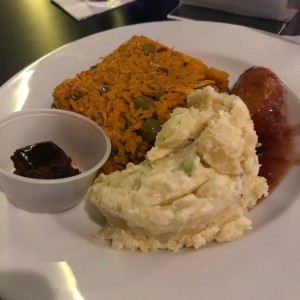 Arroz con pollo y ensalada