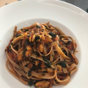 pasta integral con mariscos