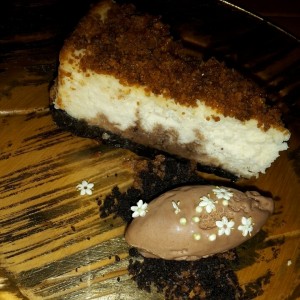 Cheesecake de pistacho y Oreo, en crocante de manzanas  INCREIBLE