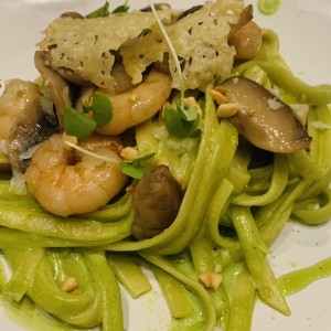 Pasta al Pesto con Camarones