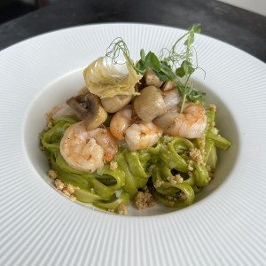 Pasta al Pesto con Camarones