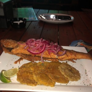 pescado frito con patacones Chorrillo Style