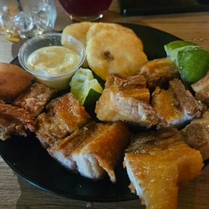 CHICHARRONES DE LA CASA