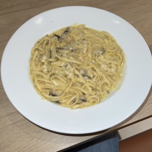 4. Linguine con Crema de Hongos