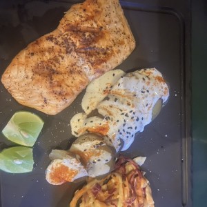 Salmón al Grill y Finas Hierbas