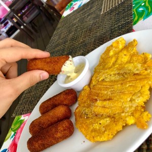 croquetas de jamon chorizo y bacalao