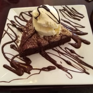 Pastel de chocolate con helado