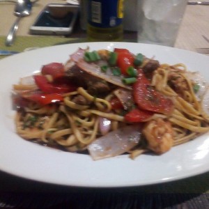 Tallarin Saltado Mixto