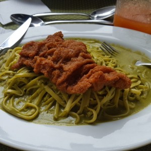 Milanesa de res con pasta