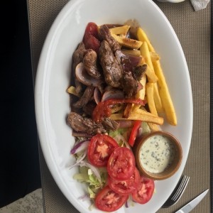 lomo saltado con ensalada 