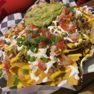 & More - Nachos con todo