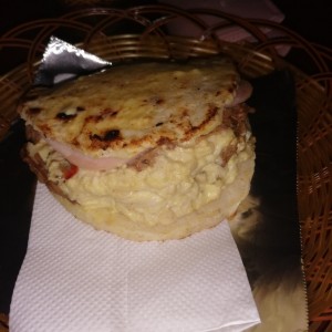 Arepa con todo