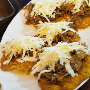 patacones con Carne y queso