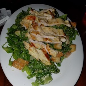 ensalada cesar con pollo