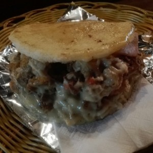 arepa con todo