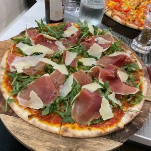 Pizza Prosciutto e Tartufo