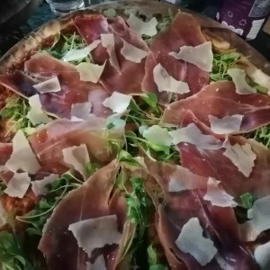 Pizza Prosciutto e Tartufo