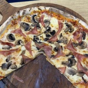 Pizza Prosciutto e Champiñones