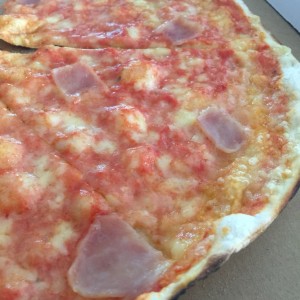 pizza margarita con ?prosciutto?