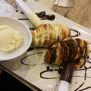 Croissant de chocolate blanco y nutella.