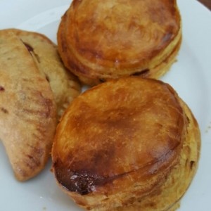 pastelito  de carne y plantinta 