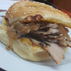 Sandwich puerco ahumado