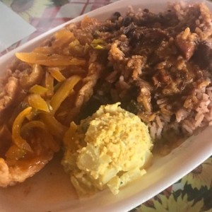 pescado al scabeche, arroz con poroto, ensalada de papa, tajada 