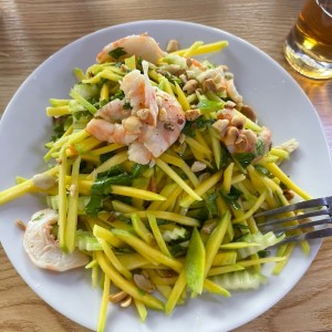 Ensalada de mango con camarones 