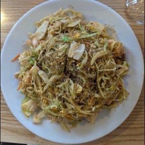 Fideos Salteados con Mariscos