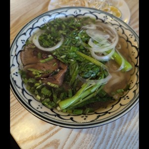 Sopa con Fideos de Arroz Vegetariano
