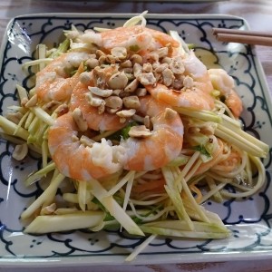 ensalada de mango con camarones